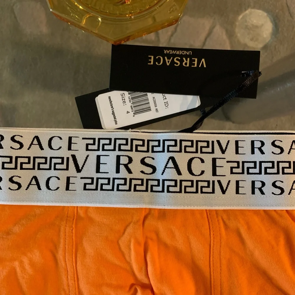 VERSACE - Picture 6 of 7